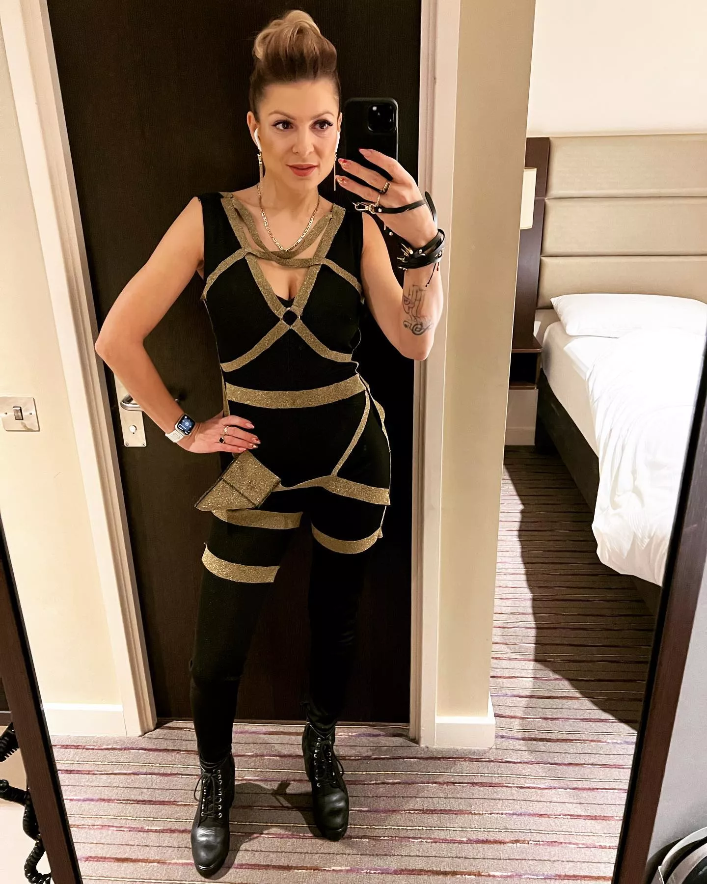 Opadną Wam szczęki! Magda Narożna Piękni i Młodzi zaskakuje nową stylizacją i figurą! Wygląda oszałamiająco! 